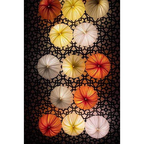 Norring, Tom 아티스트의 Vietnam-Colorful lamps for sale작품입니다.